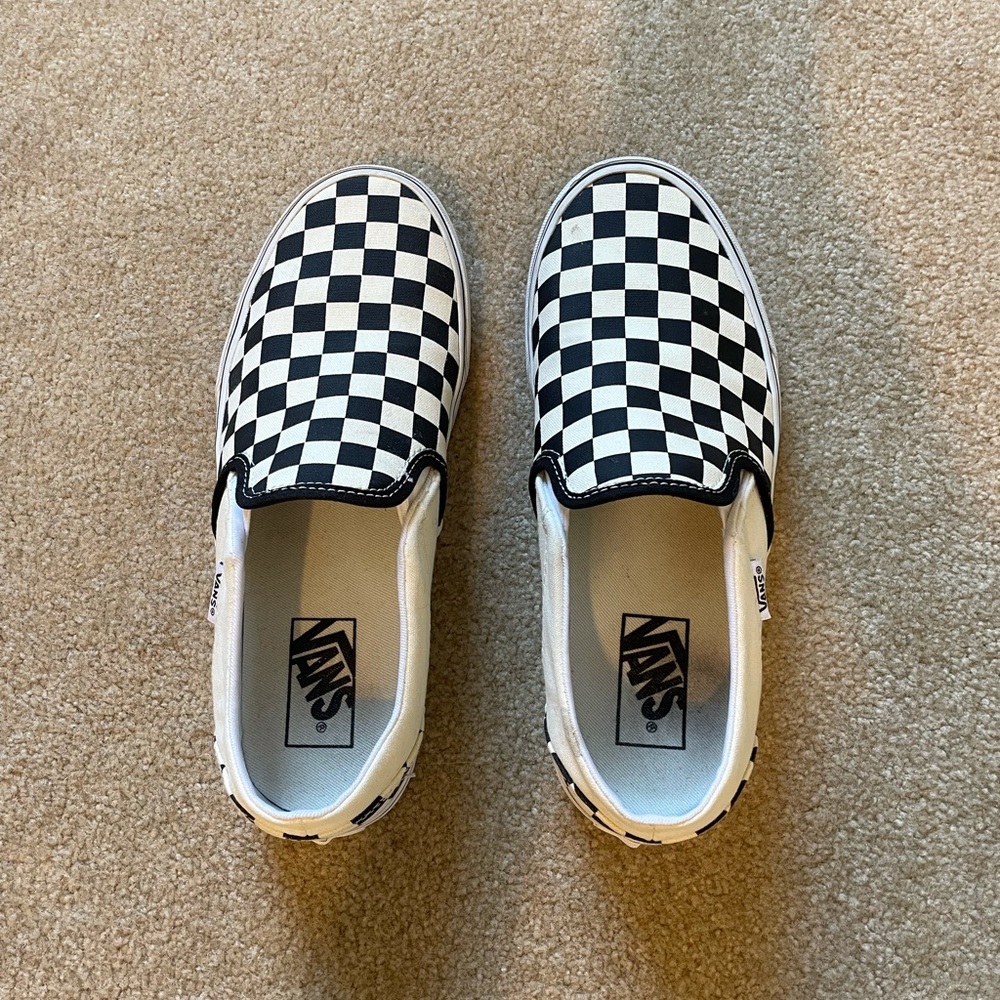 checkered vans. size 8 in women's or a size 6.5 in men's